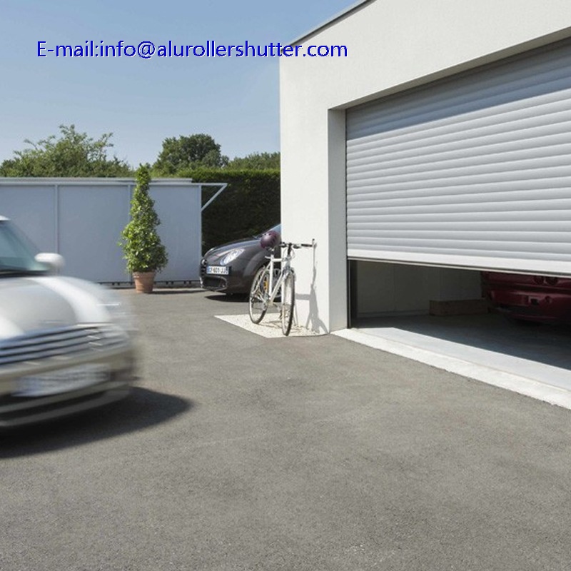 Aluminium roller garage door
